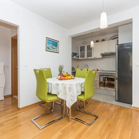 Apartament Neno *